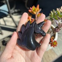 100% Natur Schwarz/ Lila Obsidian Einhorn Figur Mit "Auge' #2 100% Natur Schwarz/ Lila Obsidian Einhorn Figur Mit "Auge' #2 von Vany10
