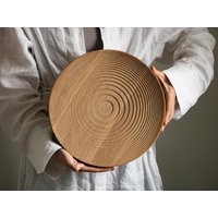 Holzplatte - Handgefertigtes Holzgericht Rustikales Geschirr Servierplatte Aus Massiver Eiche Natürliches Küchendekor Umweltfreundliches Geschenk Holzplatte - Handgefertigtes Holzgericht Rustikales Geschirr Servierplatte Aus Massiver Eiche Natürliches Küchendekor Umweltfreundliches Geschenk von VarbrosHome