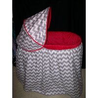Custom Chevron Und Minky Bassinet Cover Custom Chevron Und Minky Bassinet Cover von VariegatedThread