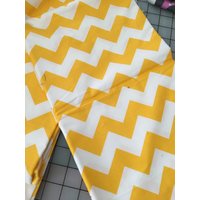 Gelber Chevron Bassinet Bezug von VariegatedThread