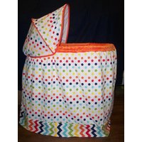 Individuelle Punkte Und Minky Bassinet Cover Mit Bogen Individuelle Punkte Und Minky Bassinet Cover Mit Bogen von VariegatedThread