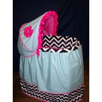 Schwarze Chevron Und Aqua Dots Mit Pink Bassinet Bezug Schwarze Chevron Und Aqua Dots Mit Pink Bassinet Bezug von VariegatedThread