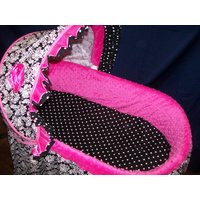 Schwarze Damast Und Punkte Mit Minky Bassinet Cover Schwarze Damast Und Punkte Mit Minky Bassinet Cover von VariegatedThread