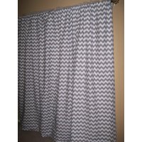 Verdunkelte Vorhänge in Dots Oder Chevron - Single Panel 53 X 85 Inches von VariegatedThread