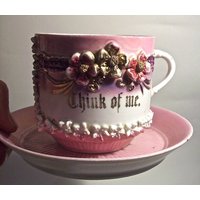 Antik Made in Germany Großes Porzellan "Think Of Me" Schnurrbart Tasse Und Unterteller Mit Appliziert Blumen von VastVintageVisions