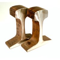 Große Eisenbahnschiene Buchsends Große Eisenbahnschiene Buchsends von VavrinaFabrications