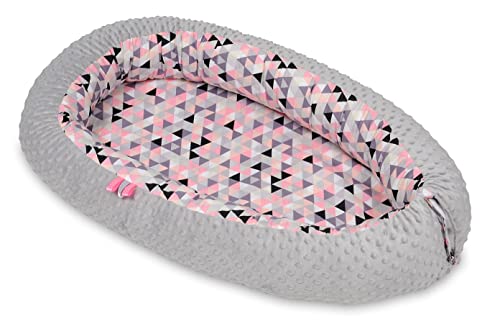 Velinda Kuschelnest Babynest Babynestchen Nestchen Reisebett Wickelauflage Kuschelbett (Muster: rosa Dreiecke - grau) von Velinda