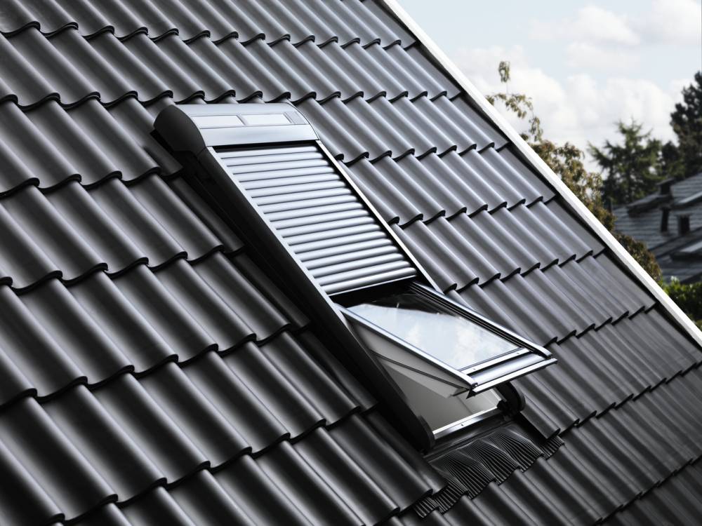 Velux Sparpaket SunProtectSolar" - Dachfenster Kunststoff mit Eindeckrahmen und Solar Rollladen SSL" von Velux