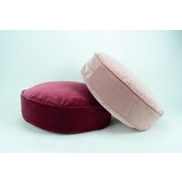 Rundes Samtkissen // Samtbodenkissen Boxkissen Kissen in Rosa von VelvetandLinenHome