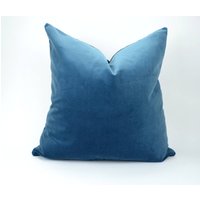 Schieferblauer Samtkissenbezug // Blauer Samtbezug von VelvetandLinenHome