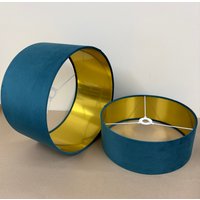 Lampenschirm-Licht-Farbtöne-Trommel Und Ovale Form-Samt-stoff-Handgemacht Mit Gebürstetem Goldfutter Lampenschirm-Licht-Farbtöne-Trommel Und Ovale Form-Samt-stoff-Handgemacht Mit Gebürstetem Goldfutter von VelvetonCo