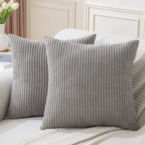 Velvhom Kissenbezug 50x50 cm Grau Kordsamt Streifen Kissenbezüge Kissenhülle Dekokissenbezug Sofakissen Dekokissen Deko Weiche Zierkissenbezüge für Schlafzimmer Wohnzimmer Balkon 2er-Set Velvhom Kissenbezug 50x50 cm Grau Kordsamt Streifen Kissenbezüge Kissenhülle Dekokissenbezug Sofakissen Dekokissen Deko Weiche Zierkissenbezüge für Schlafzimmer Wohnzimmer Balkon 2er-Set von Velvhom