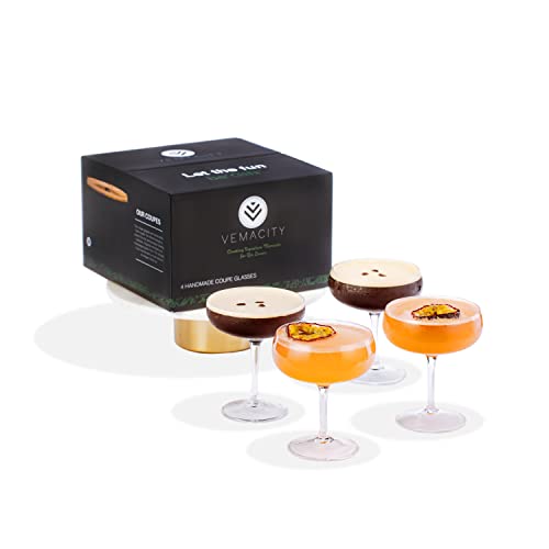 Vemacity Elegante Coupe Cocktailgläser Set Von 4 | Handgefertigte Bar Kristallgläser mit Rezept E-Book| Champagner & Cocktail Gläser| Perfekt glas für Espresso Martini | Coktailgläser von Vemacity
