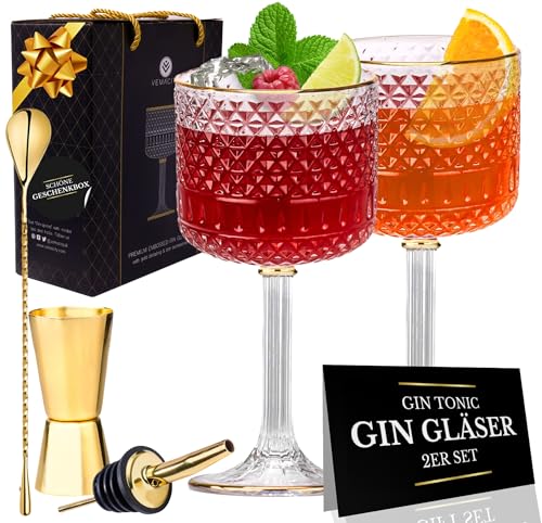 Luxuriöses Gin Gläser 2er Set | 2 Geprägte Gin Tonic Gläser mit Goldenen Details (450ml) | Goldlöffel, Doppelmaß, Ausgießer & Rezept E-Book | Tolles Gingläser Geschenkset | Set mit Aperol Glas von Vemacity