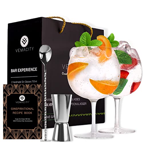 Vemacity Premium Gin Gläser 2er Set | 2 Ballonförmige Gin Tonic Gläser (550ml) | Mit Silbernem Bar-Löffel & Doppelseitigem Jigger | Elegantes Gingläser Geschenkset | Auch als Aperol Glas nutzbar von Vemacity