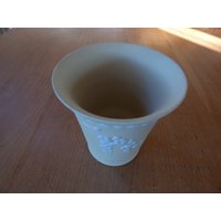 Wedgwood Seltene Primel Gelbe Jaspisware Vase von VendeeVintage
