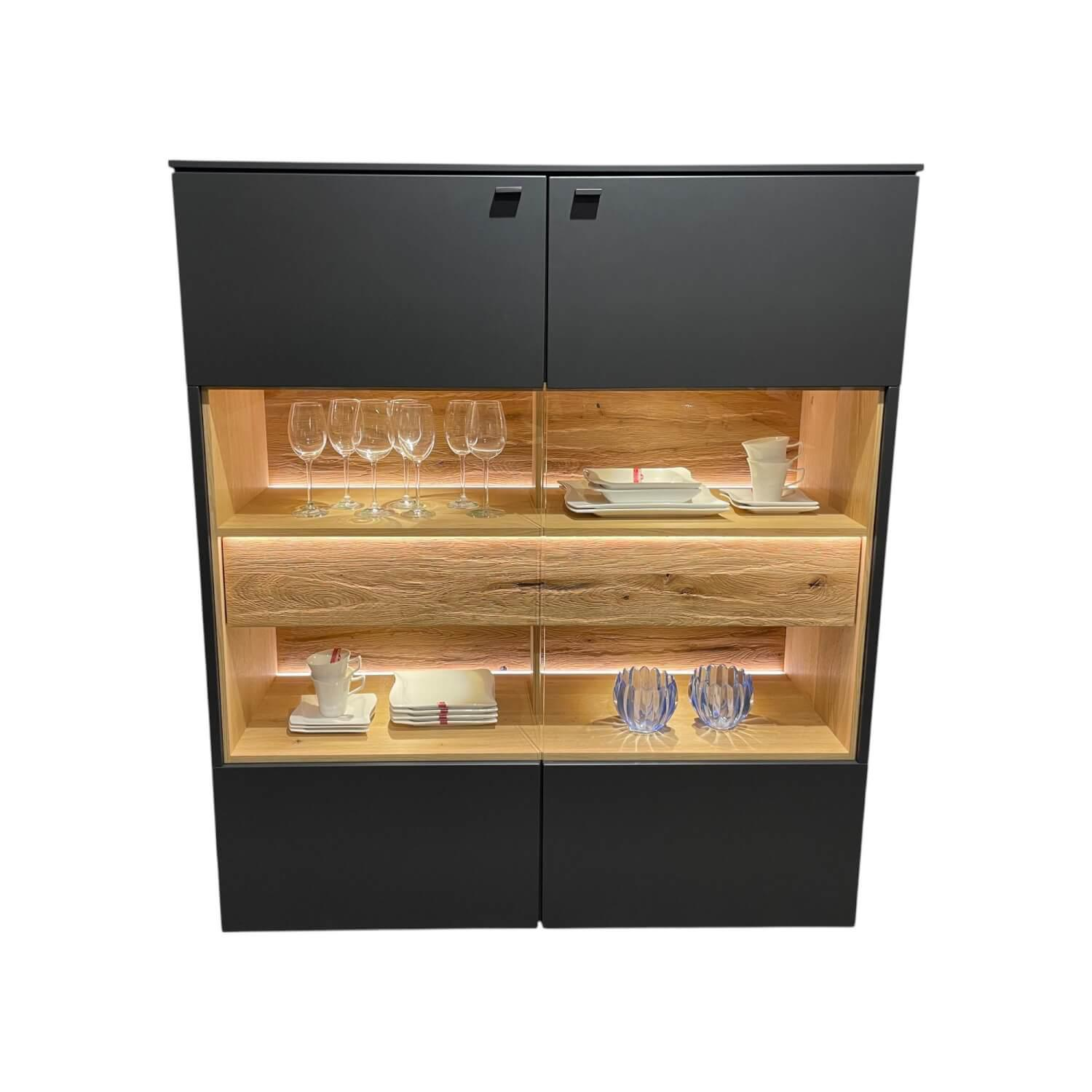Highboard Lumea 7264 3893 Lack Anthrazit Matt Absetzung Eiche Gehackt Gebürstet ... Highboard Lumea 7264 3893 Lack Anthrazit Matt Absetzung Eiche Gehackt Gebürstet ... von Venjakob