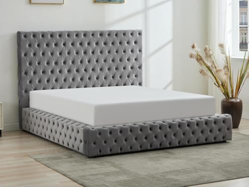 Vente-unique-Chesterfield-Bett mit Bettkasten + Matratze - 180 x 200 cm - Samt - Grau - DULENI Vente-unique-Chesterfield-Bett mit Bettkasten + Matratze - 180 x 200 cm - Samt - Grau - DULENI von Vente-unique