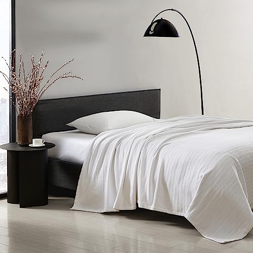 Vera Wang Decke Designer Baumwolle Bettwäsche, mittelschwer, Wohnkultur für alle Jahreszeiten, Kingsize, All Over Rib Weiß Vera Wang Decke Designer Baumwolle Bettwäsche, mittelschwer, Wohnkultur für alle Jahreszeiten, Kingsize, All Over Rib Weiß von Vera Wang