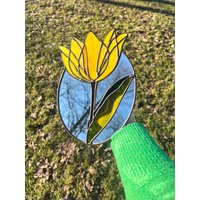 Glasmalerei-Tulpen-Spiegel - Handgemachter Gelber Blumenwandbehang Glasmalerei-Tulpen-Spiegel - Handgemachter Gelber Blumenwandbehang von VerasGlass