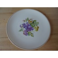 Dessertteller Mit Traubendekor. Durchmesser 20 cm. Hutschenreuther Selb Dessertteller Mit Traubendekor. Durchmesser 20 cm. Hutschenreuther Selb von VerasPorzellanladen
