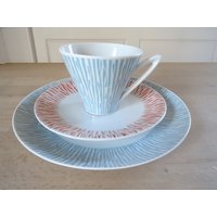 Kaffeegedeck Mit Zwei Verschiedenfarbigen Porzellanteilen. Alka Kaffeegedeck Mit Zwei Verschiedenfarbigen Porzellanteilen. Alka von VerasPorzellanladen