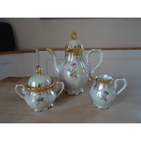 Mokkakanne Mit Milchkännchen Und Zuckerdose in Verspielter Form Perlmuttglanz. Hatterstein Bavaria von VerasPorzellanladen
