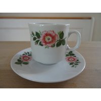 Niedliche Espressotasse Mit Blüte Dekoriert. Winterling Niedliche Espressotasse Mit Blüte Dekoriert. Winterling von VerasPorzellanladen