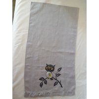 Eule-Geschirrtuch Mit Grauem Rücken, Wackeligen Augen Und Getuftetem Körper von VerdeVintageThrift