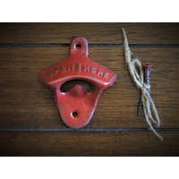 Roter Flaschenöffner/Gusseisen Vintage Inspiriert Männerhöhle Küchendeko Spielzimmer Terrasse Bar Trauzeuge Geschenk Weihnachtsdeko Roter Flaschenöffner/Gusseisen Vintage Inspiriert Männerhöhle Küchendeko Spielzimmer Terrasse Bar Trauzeuge Geschenk Weihnachtsdeko von VeritasInspired