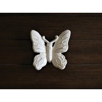 Schmetterling Wandbehang/Gusseisen Wanddeko Vintage Inspiriert Antik Weiß Oder Farbe Pick Bauernhaus Mädchenzimmer Wandkunst von VeritasInspired