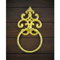 Shabby Chic Handtuch Ring/Sommer Squash Gelb Oder Pick Farbe/ Schwerer Gusseisen Handtuchhaken Cottage Badezimmer Fleur De Lis Scroll Vintage Stil Shabby Chic Handtuch Ring/Sommer Squash Gelb Oder Pick Farbe/ Schwerer Gusseisen Handtuchhaken Cottage Badezimmer Fleur De Lis Scroll Vintage Stil von VeritasInspired