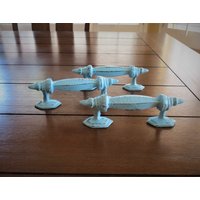 Vintage Stil Schubladengriffe/Kommode Aqua Blau Oder Pick Farbe Cottage Chic Schrankgriffe Möbelzubehör Gusseisen Vintage Stil Schubladengriffe/Kommode Aqua Blau Oder Pick Farbe Cottage Chic Schrankgriffe Möbelzubehör Gusseisen von VeritasInspired