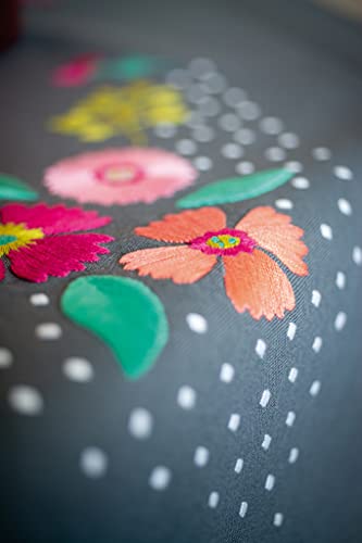 Vervaco Stickpackung Tischdecke Sticken Set Erwachsene Vorgedruckt Feurige Blumen Stickdecken Vorgezeichnet Decke Sticken Stickpackung Plattstich 80 x 80 cm Stoff zum Sticken Kreatives Geschenk von Vervaco