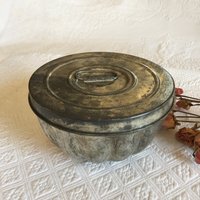 Antike Blechform Mit Deckel Und Henkel. Jello Stil Geraumte Runde Form. Schwer Zu Öffnen. Tolles Küchen Display von VeryVictorianStudio