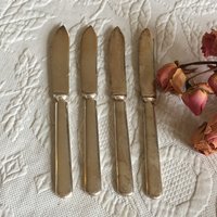 Antike Versilberte Buttermesser Von William A. Rogers. Einfaches Design Mit Einem Hufeisen R Im Inneren von VeryVictorianStudio