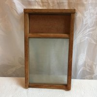 Antike Victory Nr. 508 Glas-Waschbrett. Nationale Waschbrettkompanie. Holzrahmen Mit Glasscheuerbrett. Chicago Memphis Antike Victory Nr. 508 Glas-Waschbrett. Nationale Waschbrettkompanie. Holzrahmen Mit Glasscheuerbrett. Chicago Memphis von VeryVictorianStudio