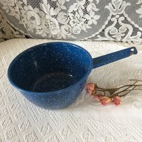 Jahrgang Spritzer Ware Topf Kessel Topf. Marineblau Und Weiß Gesprenkelt Tole Metall Camping/Picknick Mit Griff Jahrgang Spritzer Ware Topf Kessel Topf. Marineblau Und Weiß Gesprenkelt Tole Metall Camping/Picknick Mit Griff von VeryVictorianStudio