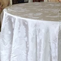 Vintage Cremeweiße Damast Runde Tischdecke Mit Tulpen Und Blumen in Mattem Halbglänzendem Tischtuch. Pflegeleichte, Ausgefallene Hochzeitstischhülle von VeryVictorianStudio