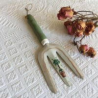 Vintage Gartenstil Graben Gabel Wand Aufhänger. Nur Für Dekorative Verwendung. Topf Mit Topiary Gemalt. Bindfäden Zum Hängen von VeryVictorianStudio