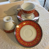 Vintage Imperial 12 Stück Tassen Und Untertassen Set. Japan Design Rot Mit Gelbem Rand Goldformform Rand von VeryVictorianStudio