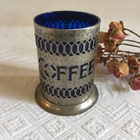 Vintage Kaffee-Container. Gehämmert Silber Platte Openwork Design Mit Deckel. Kobaltblau Hartplastik Liner Und Löffel Halter. Fehlender Löffel von VeryVictorianStudio