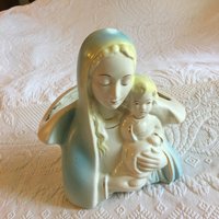 Vintage Madonna Blumentopf. Mutter Und Kind Überhänger Keramik Mit Augen Geschlossen, Blaue Robe Detailreich in Gold. Topf Hinten von VeryVictorianStudio