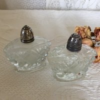 Vintage Pressglas Crystal Salz - Und Pfefferstreuer. Silberplatte Schraube Auf Tops. Elegant von VeryVictorianStudio