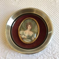 Vintage Runder Rahmen Mit Einer Cameo-Kreation. Wählen Sie Mrs. Croker Von Vincent Nesbert Oder Countess Grosvenor Sir Thomas Lawrence. Samt Matte Vintage Runder Rahmen Mit Einer Cameo-Kreation. Wählen Sie Mrs. Croker Von Vincent Nesbert Oder Countess Grosvenor Sir Thomas Lawrence. Samt Matte von VeryVictorianStudio