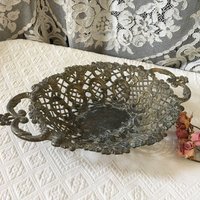 Vintage Silber Metall Openwork Oval Bowl Aus Italien. Trellis Designs Mit Wirbelnden Blättern Und Blumen Plus Ausgefallene Endgriffe von VeryVictorianStudio