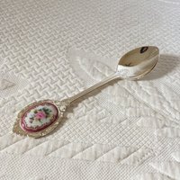 Vintage Silber Platte Sammler Löffel Prinzessin Feder Design Mit Rose Gerahmt Floralem Ornament Am Griff. Hergestellt in Korea von VeryVictorianStudio