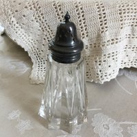 Vintage Silberschale Und Kristall Salzstreuer Mit Schraubverschluss. Acht-Punkt-sternförmiges Basisdesign. Ideal Für Herd Oder Tisch von VeryVictorianStudio