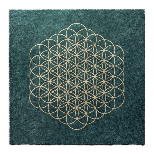 Veskor Cassiopeia BLUME DES LEBENS Heilige Geometrie Linoldruck | 35 × 35 cm | Gold auf Smaragdgrün von Veskor Cassiopeia