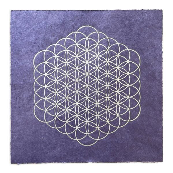 Veskor Cassiopeia BLUME DES LEBENS Heilige Geometrie Linoldruck | 35 × 35 cm | Silber auf Lila von Veskor Cassiopeia